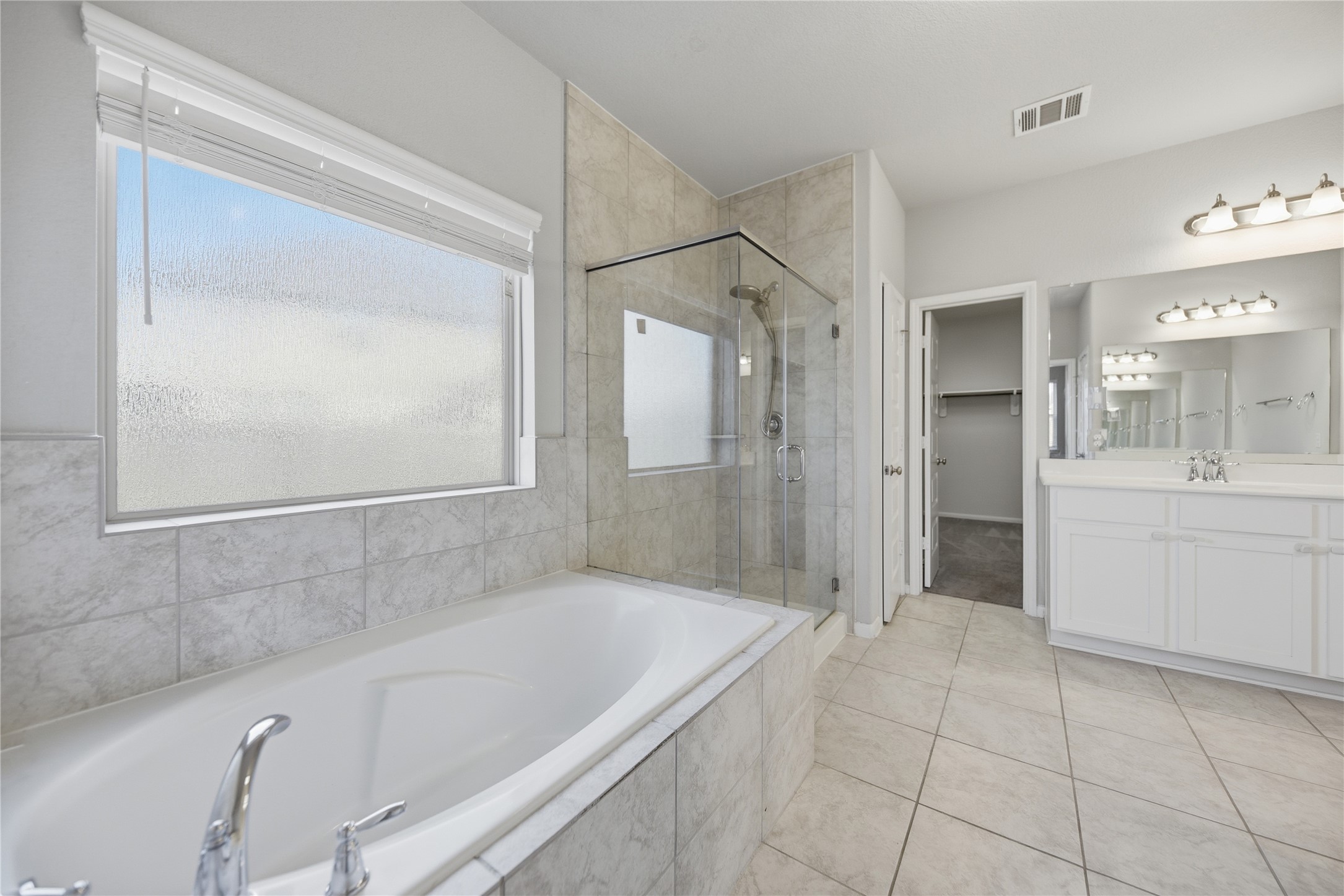 4316 Mocking Run Lane Dickinson, TX 77539 - Photo 13 of 24 Primary bathroom