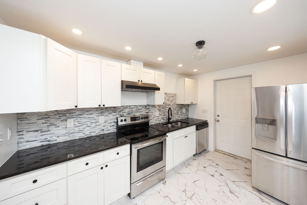 19 Assabet Lane Worcester, MA 01602 - Photo 4 of 38