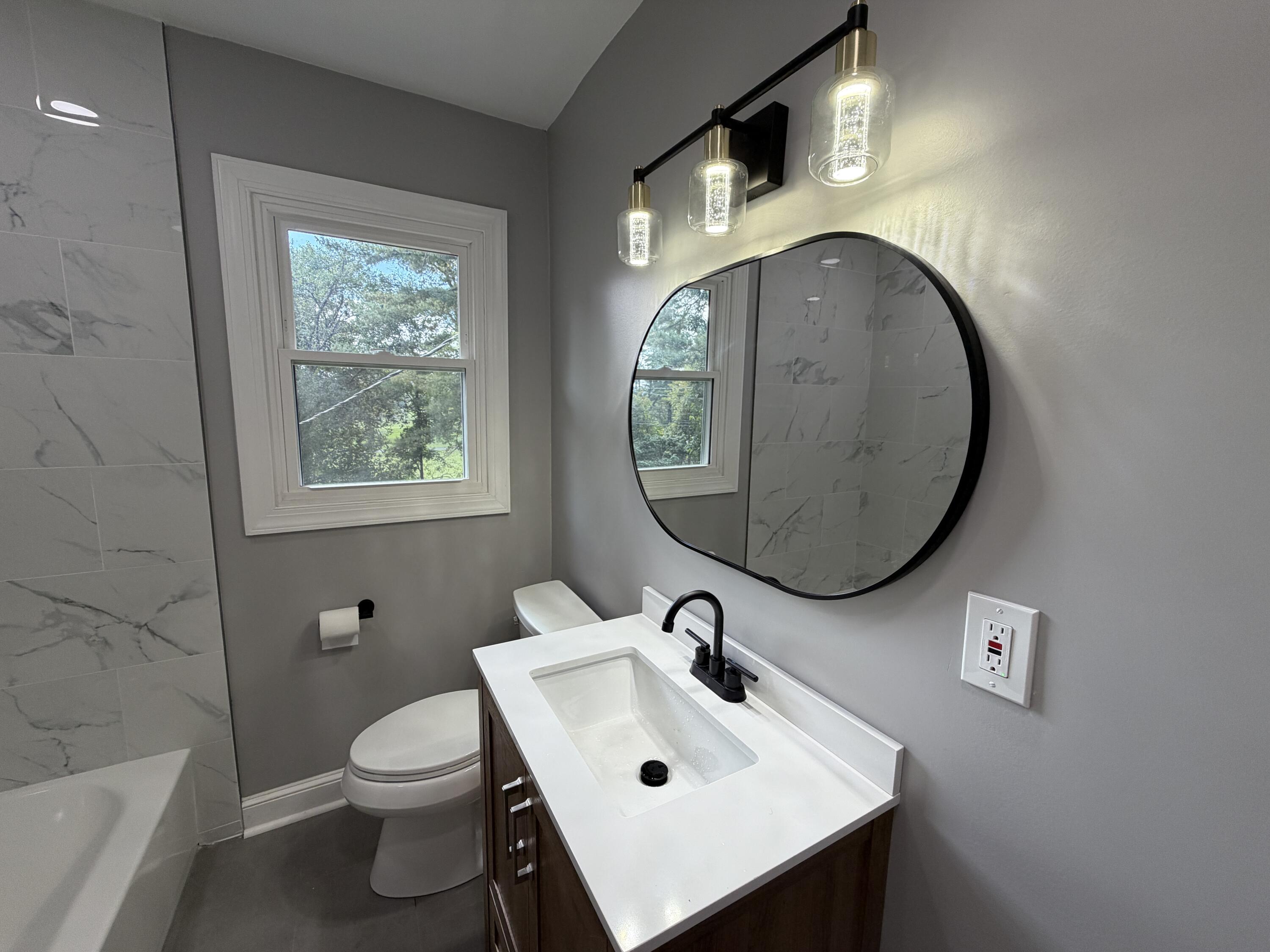 3442 Kershaw Road Northwest Roanoke, VA 24017 - Photo 12 of 29 Main bathroom