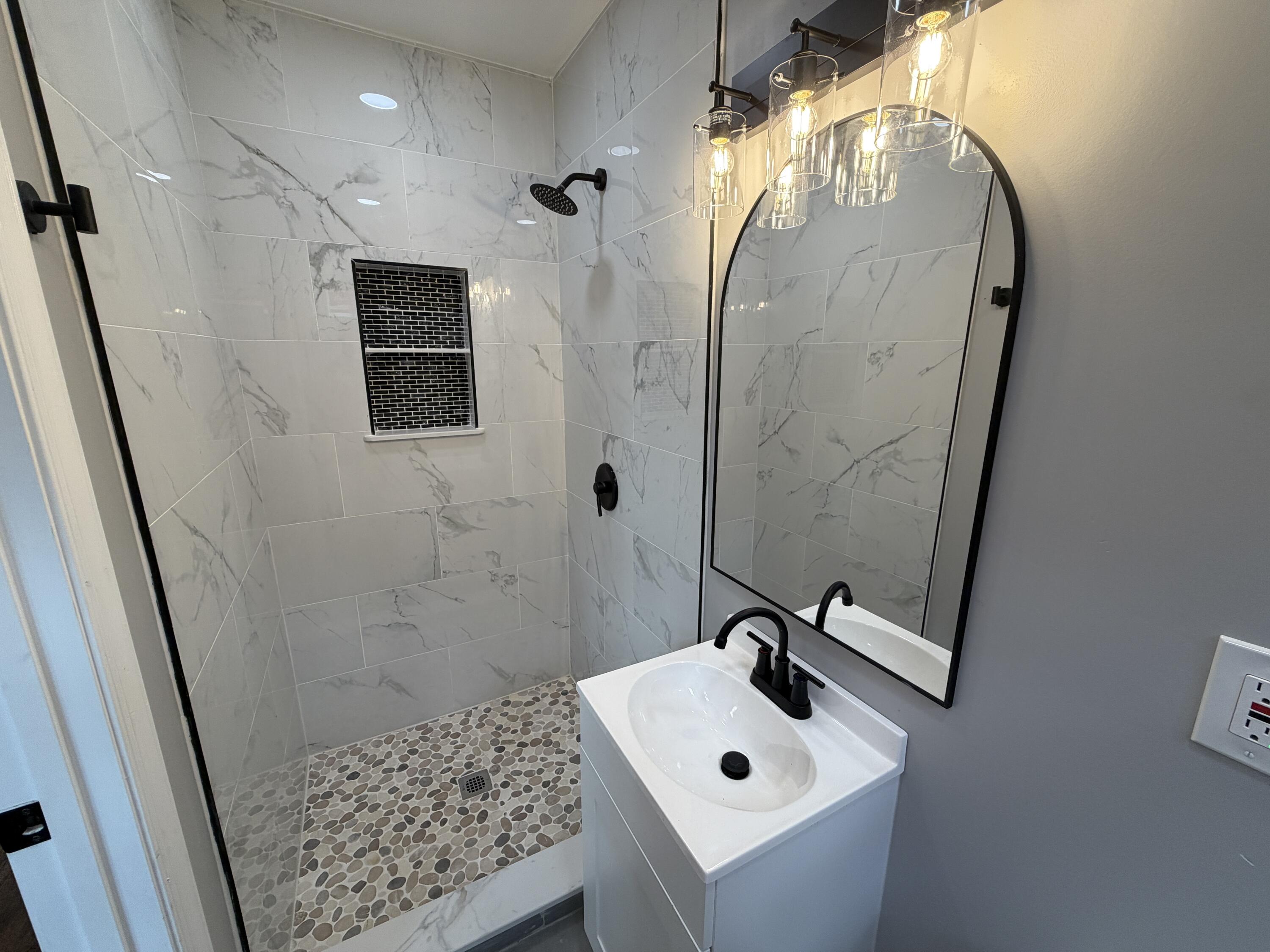 3442 Kershaw Road Northwest Roanoke, VA 24017 - Photo 15 of 29 Primary tiled shower