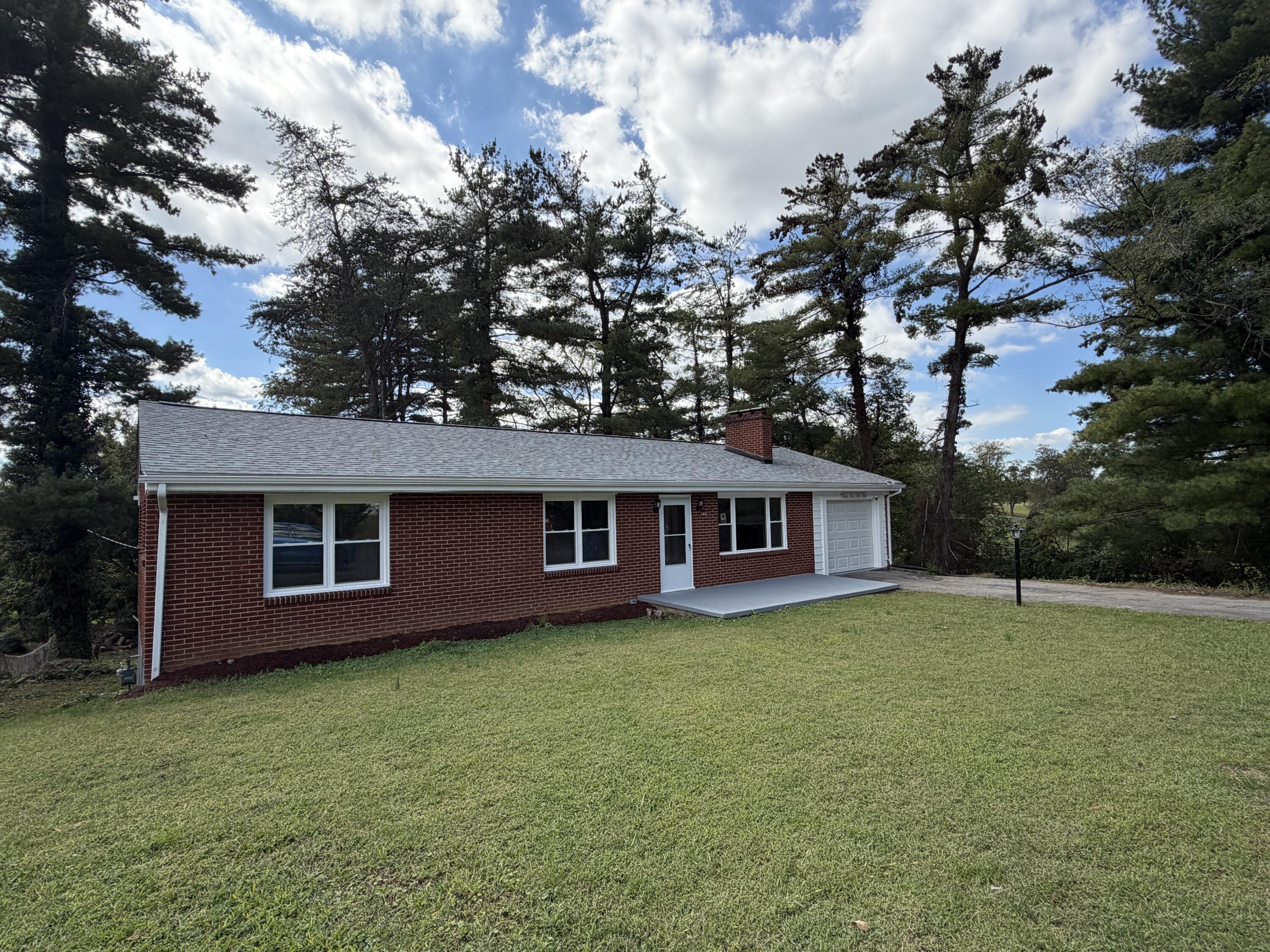 3442 Kershaw Road Northwest Roanoke, VA 24017 - Photo 2 of 29 3442 Kershaw