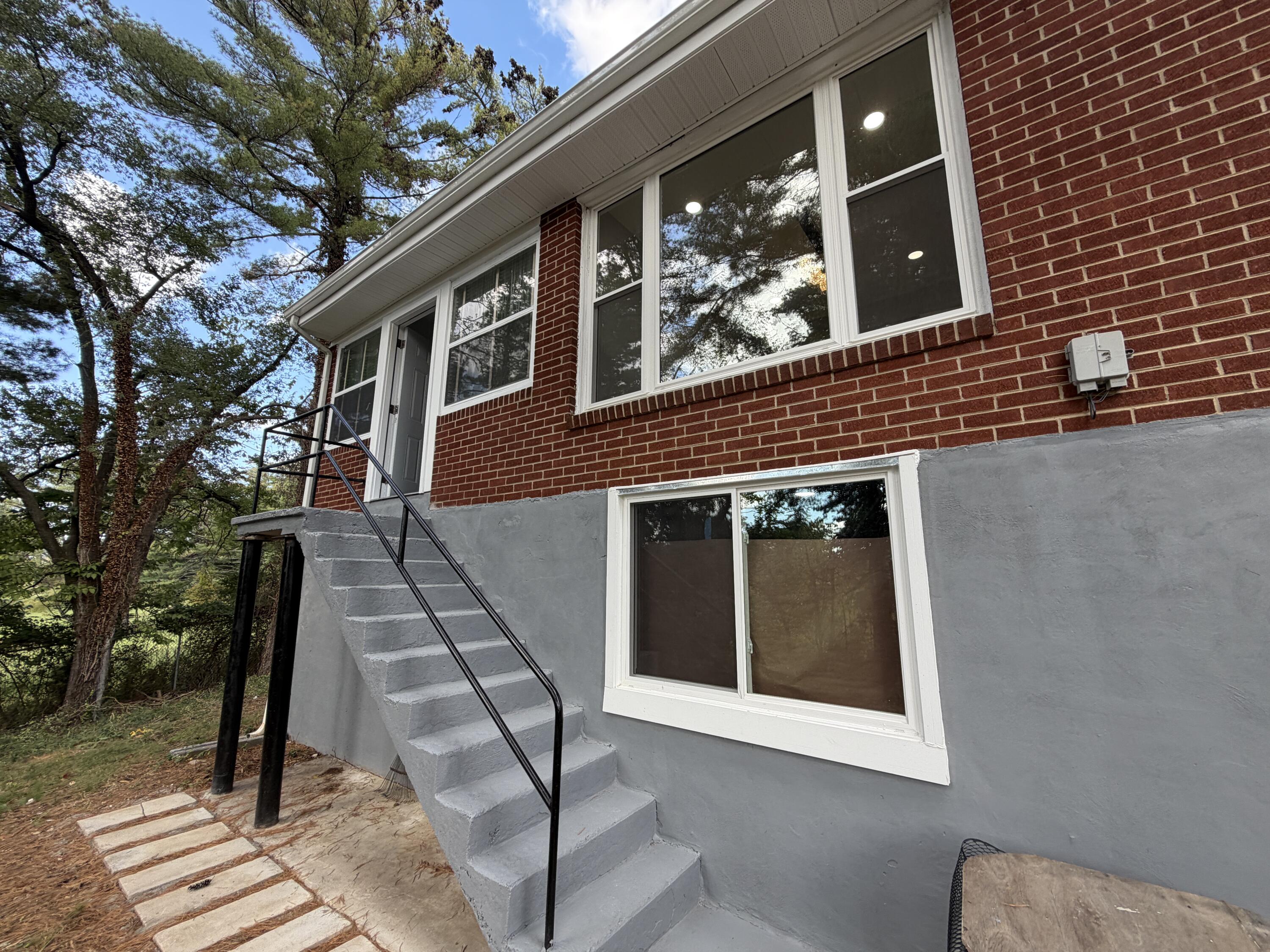 3442 Kershaw Road Northwest Roanoke, VA 24017 - Photo 25 of 29 Freshly painted in/out