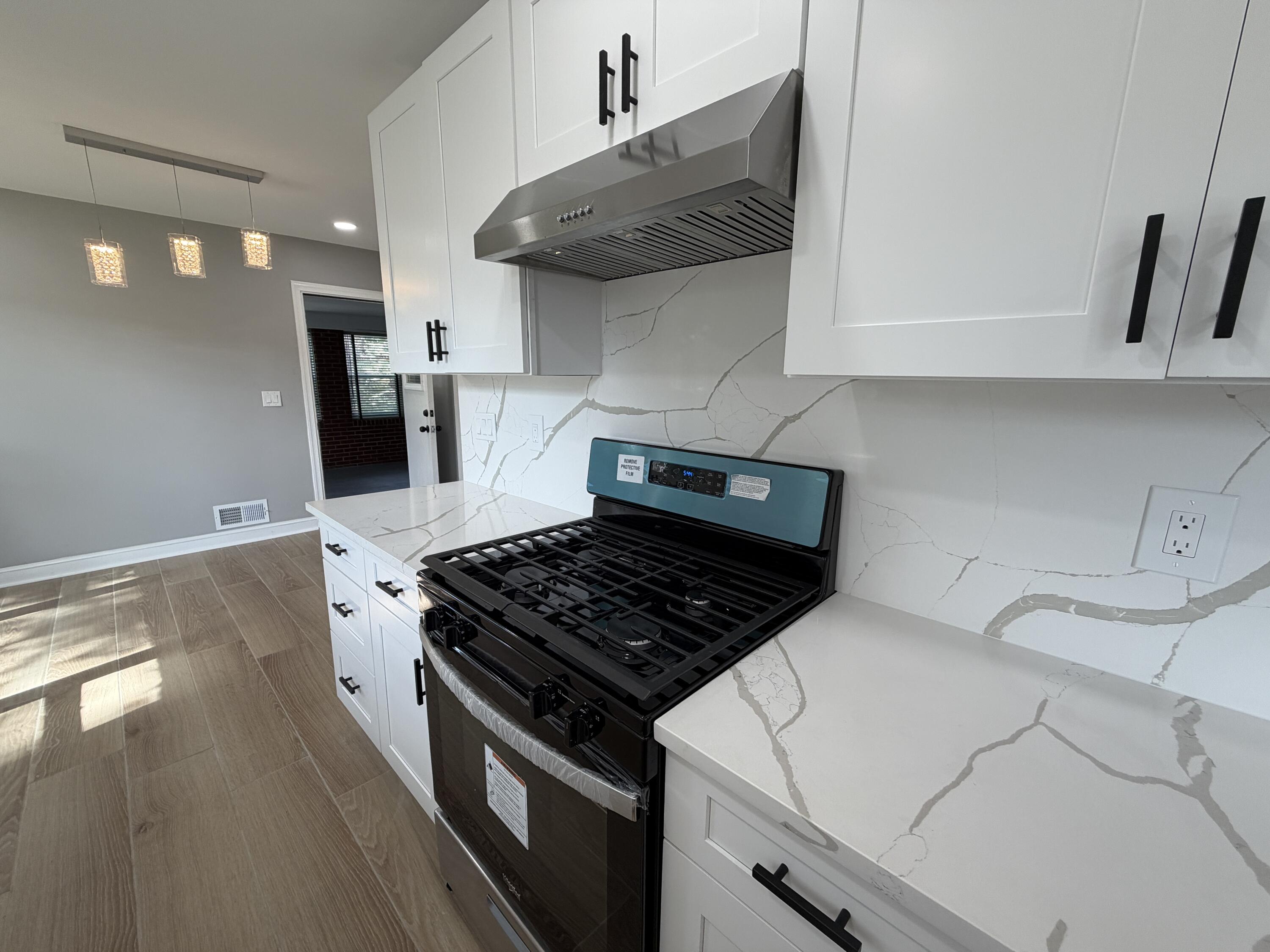 3442 Kershaw Road Northwest Roanoke, VA 24017 - Photo 7 of 29 New gas range