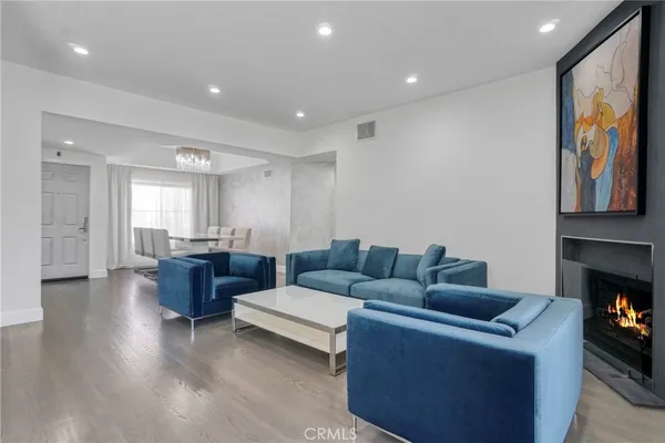 $799,000 | 14347 Albers Street, Unit 207, Sherman Oaks, CA 91401