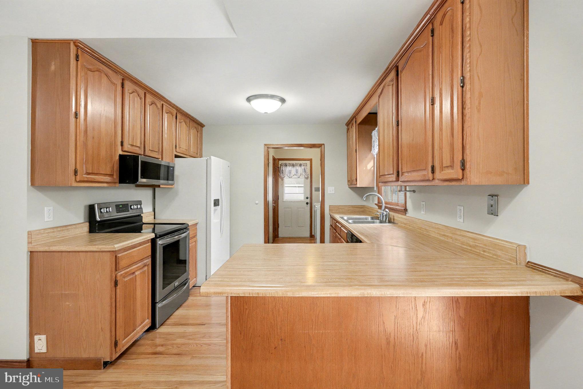 259 Hawkins Farm Road Bumpass, VA 23024 - Photo 5 of 24 a kitchen with stainless steel appliances granite countertop a sink a stove and a refrigerator