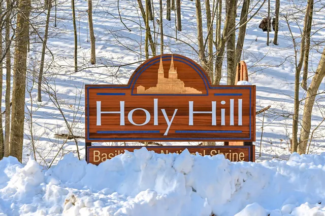 $369,900 | 5040 Lakeview Avenue, Richfield, WI 53033