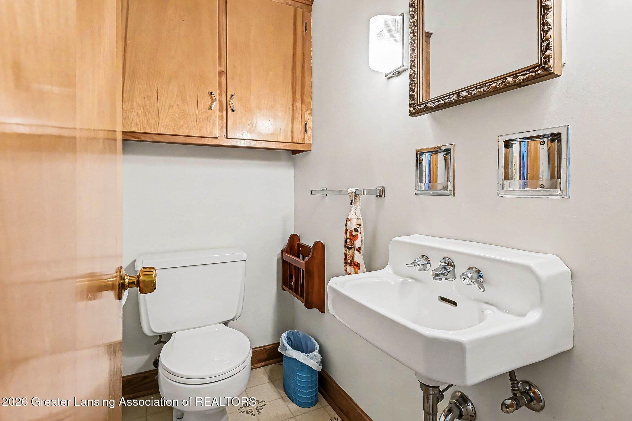 15515 Wood Road Lansing, MI 48906 - Photo 11 of 24 11-Half Bath
