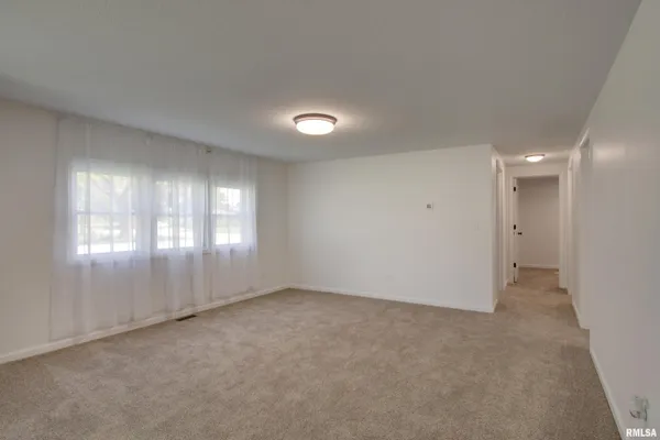 $93,499 | 110 South East Street, Hull, IL 62343