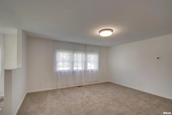 $93,499 | 110 South East Street, Hull, IL 62343
