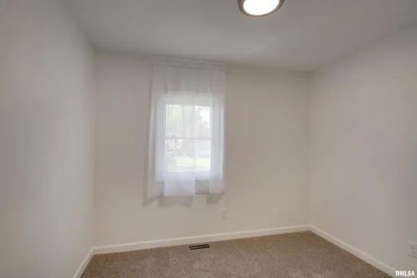 $93,499 | 110 South East Street, Hull, IL 62343