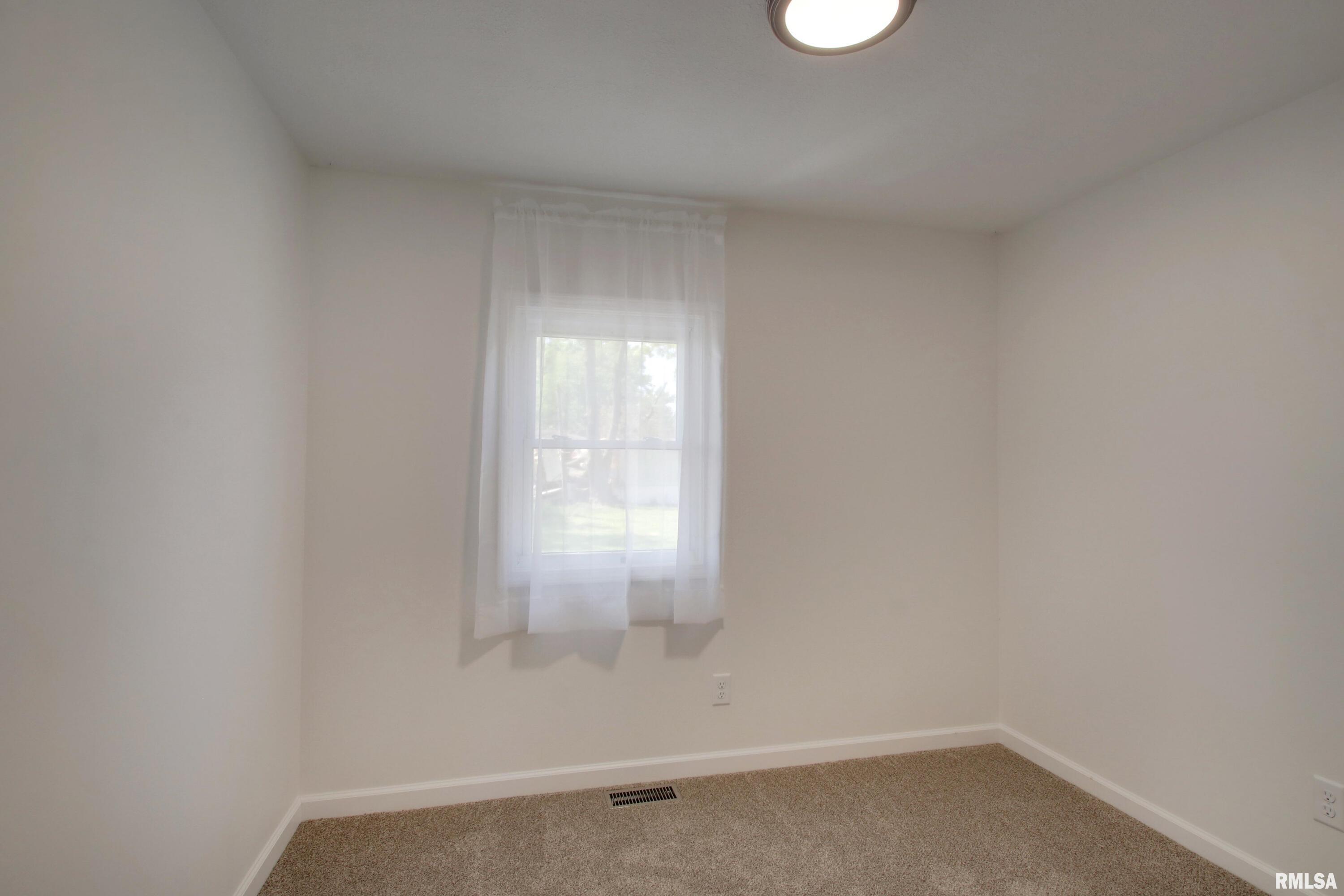 110 South East Street Hull, IL 62343 - Photo 15 of 26