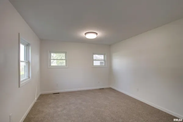 $93,499 | 110 South East Street, Hull, IL 62343