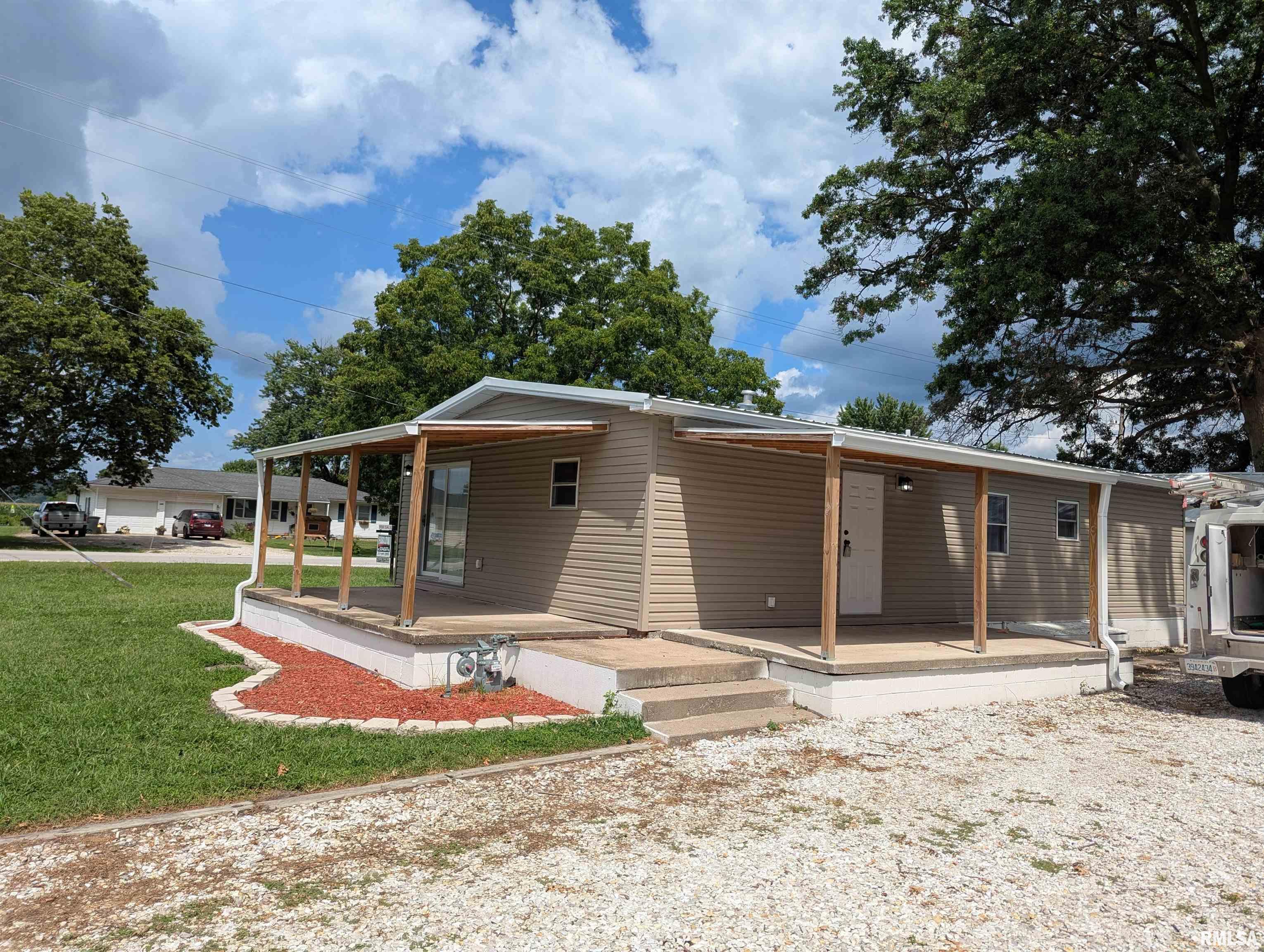 110 South East Street Hull, IL 62343 - Photo 2 of 26