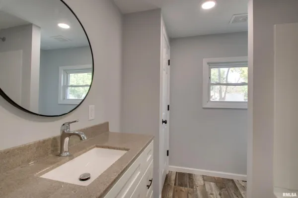 $93,499 | 110 South East Street, Hull, IL 62343