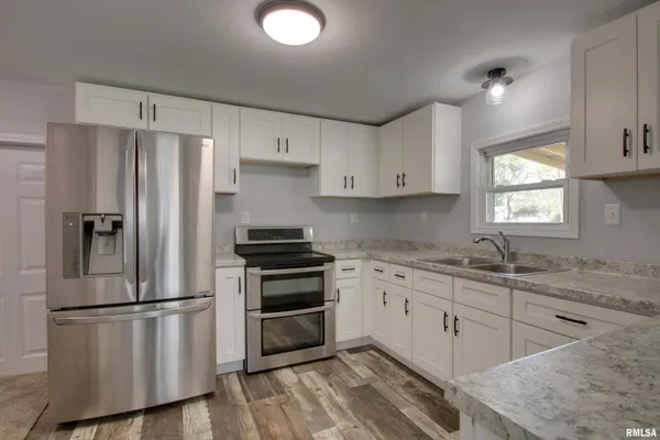 $93,499 | 110 South East Street, Hull, IL 62343