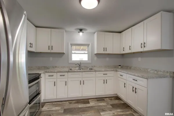 $93,499 | 110 South East Street, Hull, IL 62343