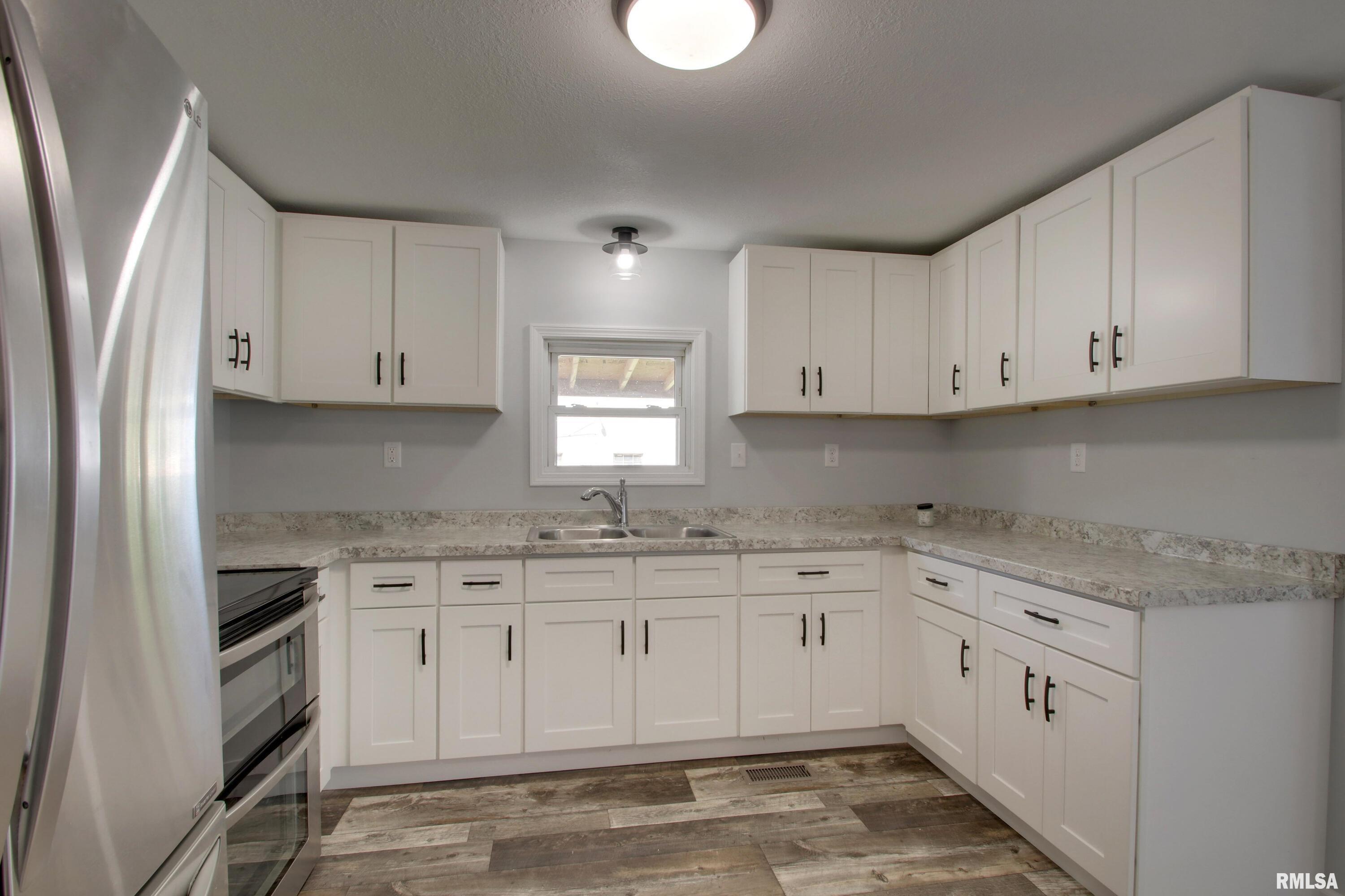 110 South East Street Hull, IL 62343 - Photo 5 of 26