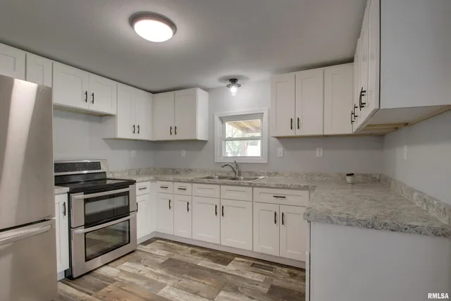 $98,499 | 110 South East Street, Hull, IL 62343