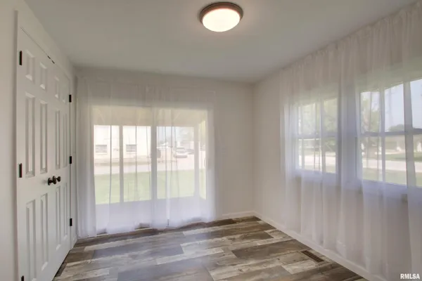 $93,499 | 110 South East Street, Hull, IL 62343