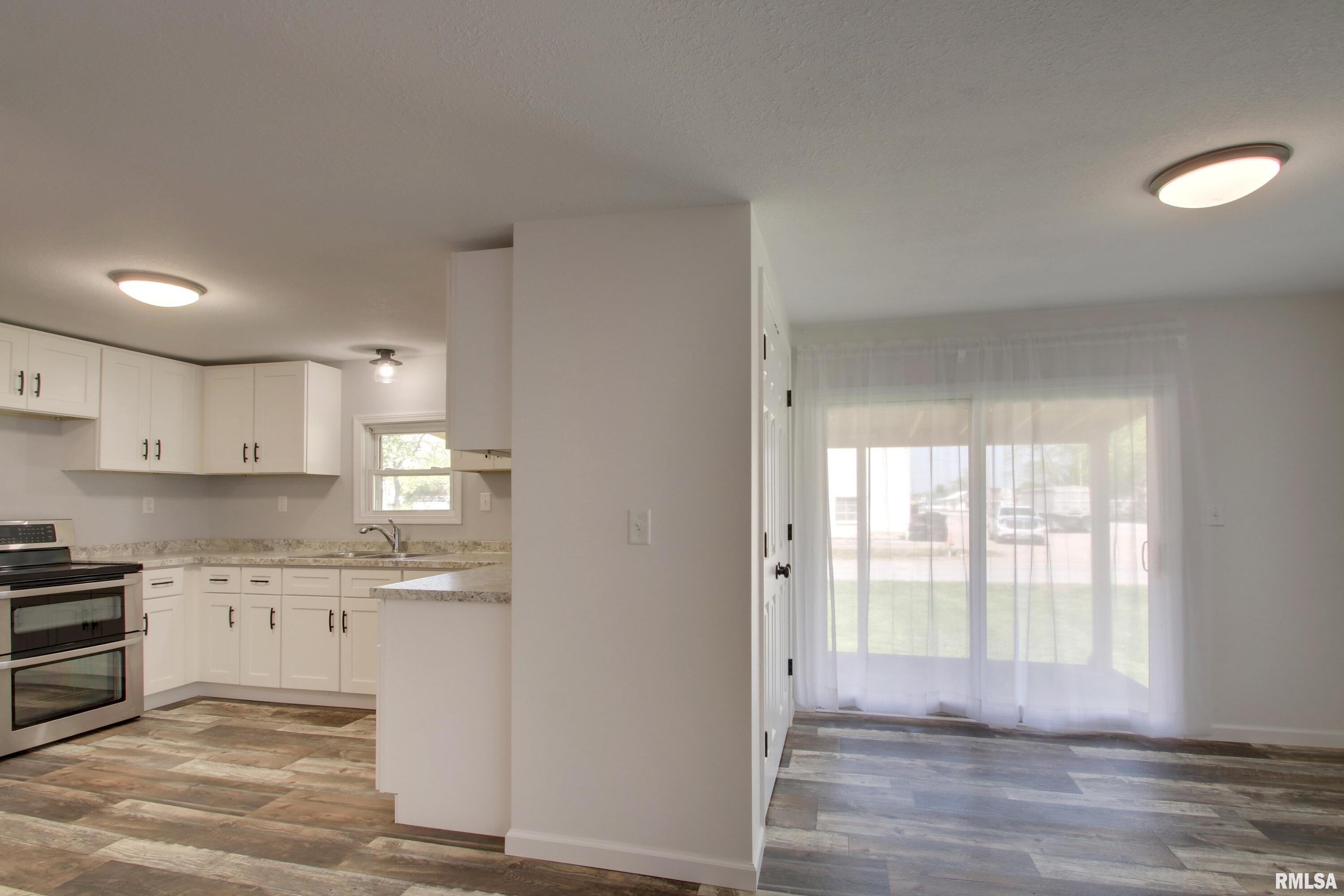 110 South East Street Hull, IL 62343 - Photo 8 of 26