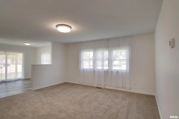 $93,499 | 110 South East Street, Hull, IL 62343