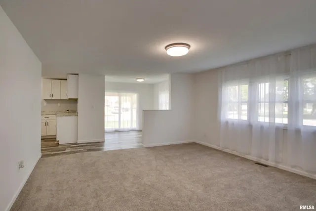 $98,499 | 110 South East Street, Hull, IL 62343