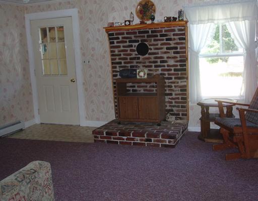 180 N Road Chebeague Island, ME 04017 - Photo 4 of 15 Living Room.