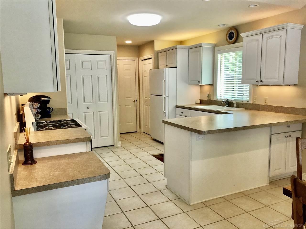 4953 Davison Road Lapeer, MI 48446 - Photo 5 of 26 50018553-4.JPG