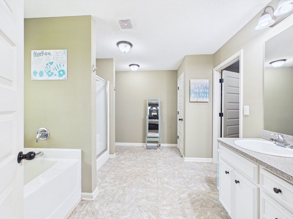1355 Cloverdale Road Columbus, GA 31904 - Photo 40 of 44 MASTER BATH