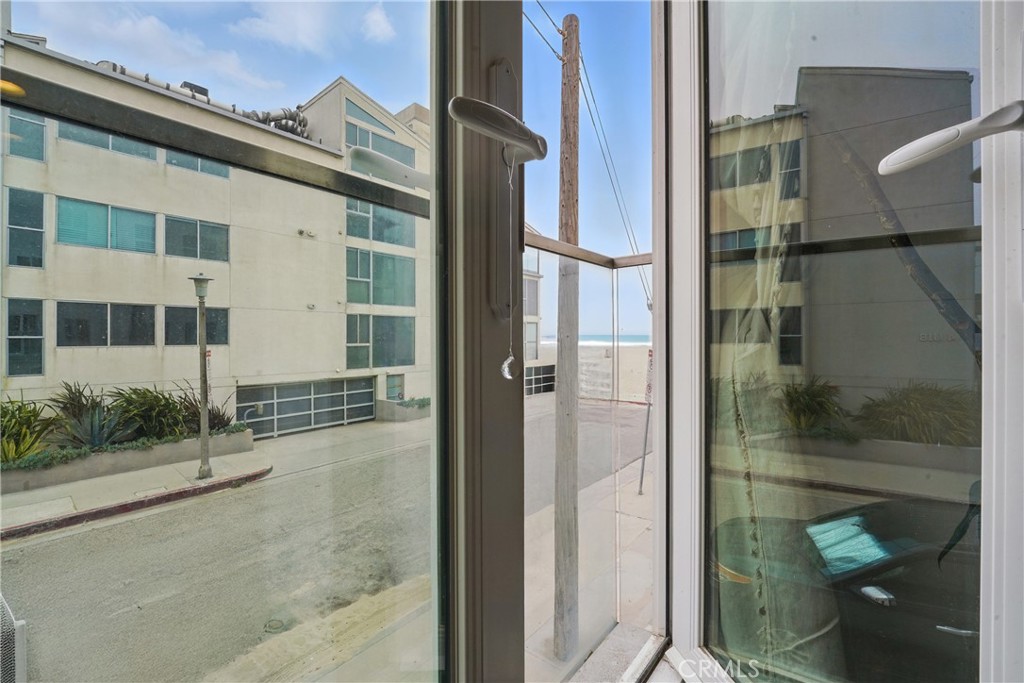 1 Jib Street, Unit 103 Marina del Rey, CA 90292 - Photo 13 of 26 a view of a glass door of the house