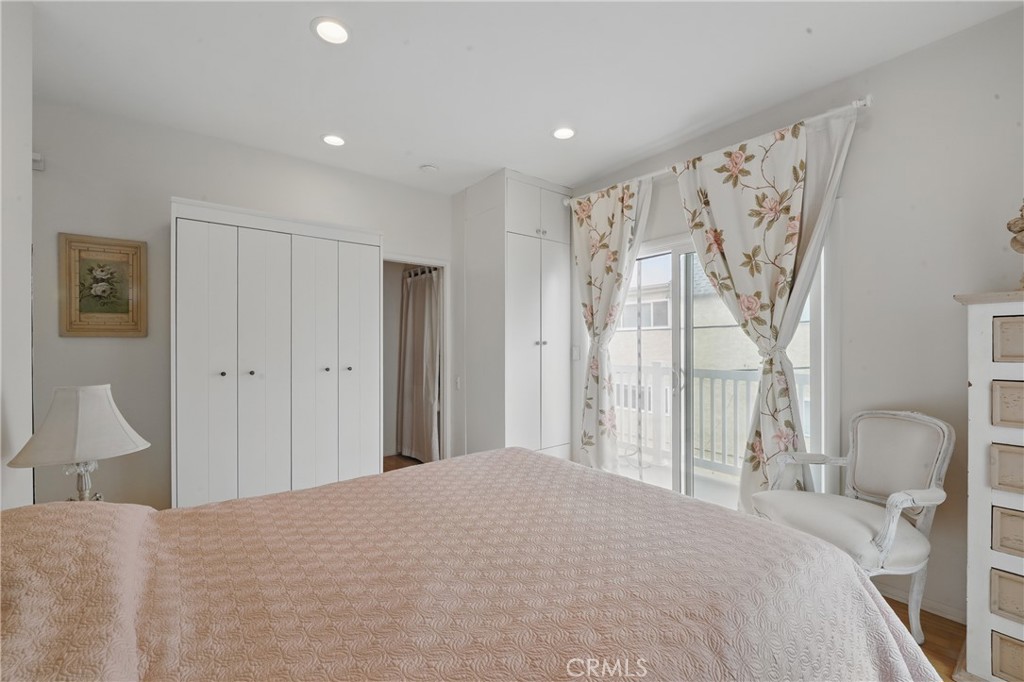 1 Jib Street, Unit 103 Marina del Rey, CA 90292 - Photo 18 of 26 a bedroom with a large bed and a closet