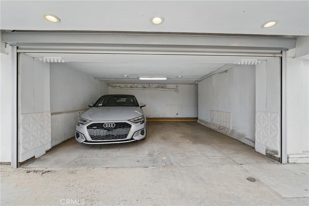 1 Jib Street, Unit 103 Marina del Rey, CA 90292 - Photo 26 of 26 a car parked in garage