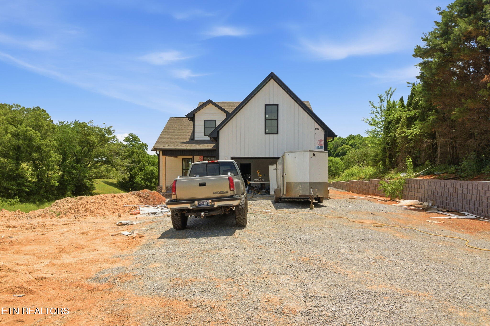 467 Laurel Road Clinton, TN 37716 - Photo 32 of 32 467 Laurel Rd_Front Facing 2 Car Garage
