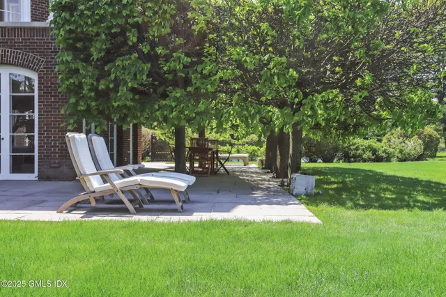 a view of a outdoor space