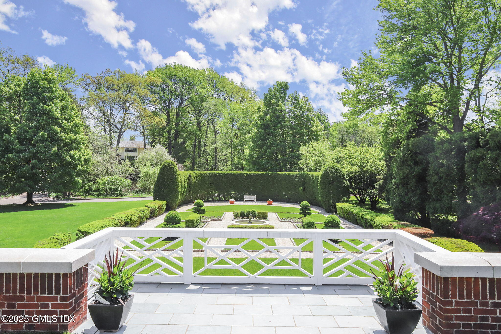 16 Windrose Way Greenwich, CT 06830 - Photo 6 of 11