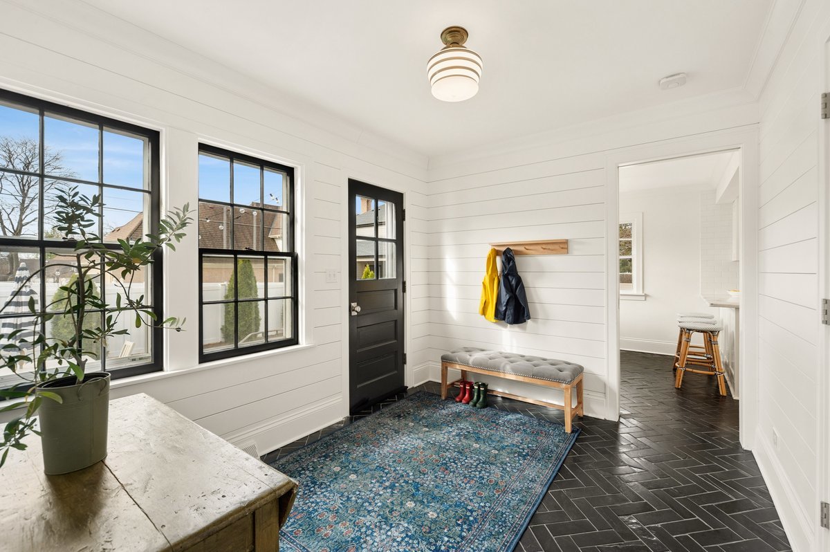 240 West St Charles Road Elmhurst, IL 60126 - Photo 14 of 41