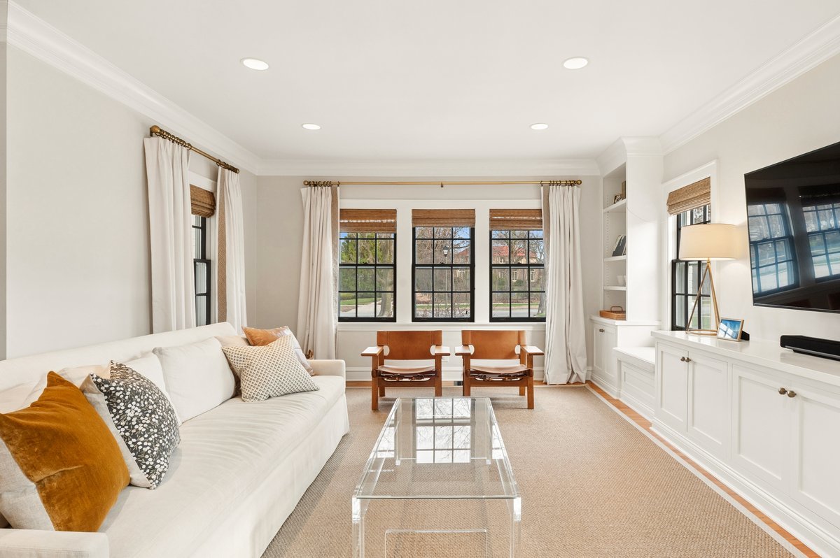 240 West St Charles Road Elmhurst, IL 60126 - Photo 7 of 41