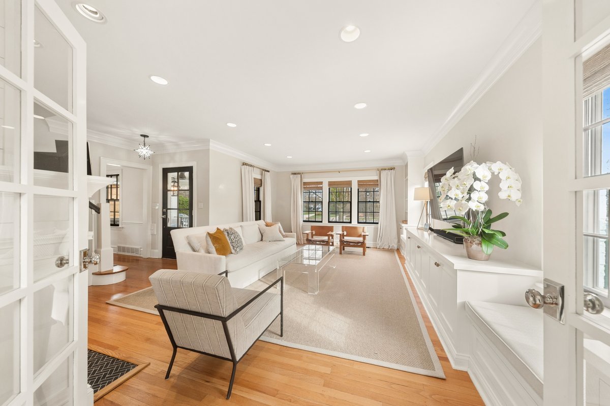 240 West St Charles Road Elmhurst, IL 60126 - Photo 9 of 41