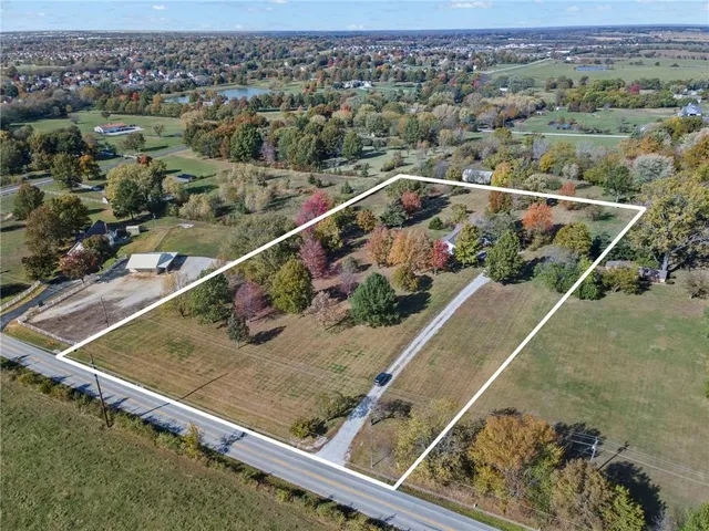 $769,000 | 1002 East Hubach Hill Road, Raymore, MO 64083