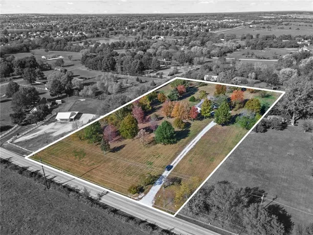 $769,000 | 1002 East Hubach Hill Road, Raymore, MO 64083