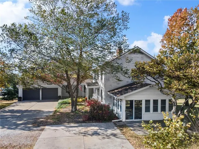 $769,000 | 1002 East Hubach Hill Road, Raymore, MO 64083