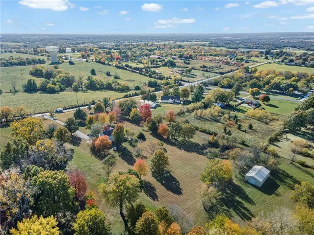 $769,000 | 1002 East Hubach Hill Road, Raymore, MO 64083