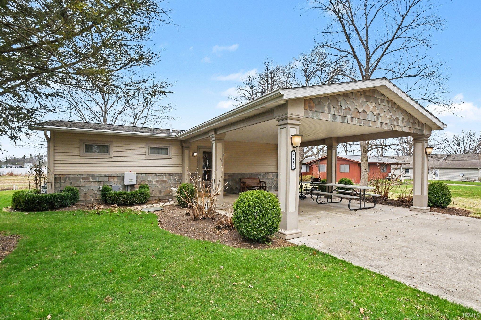 5940 East George Street Syracuse, IN 46567 - Photo 2 of 36