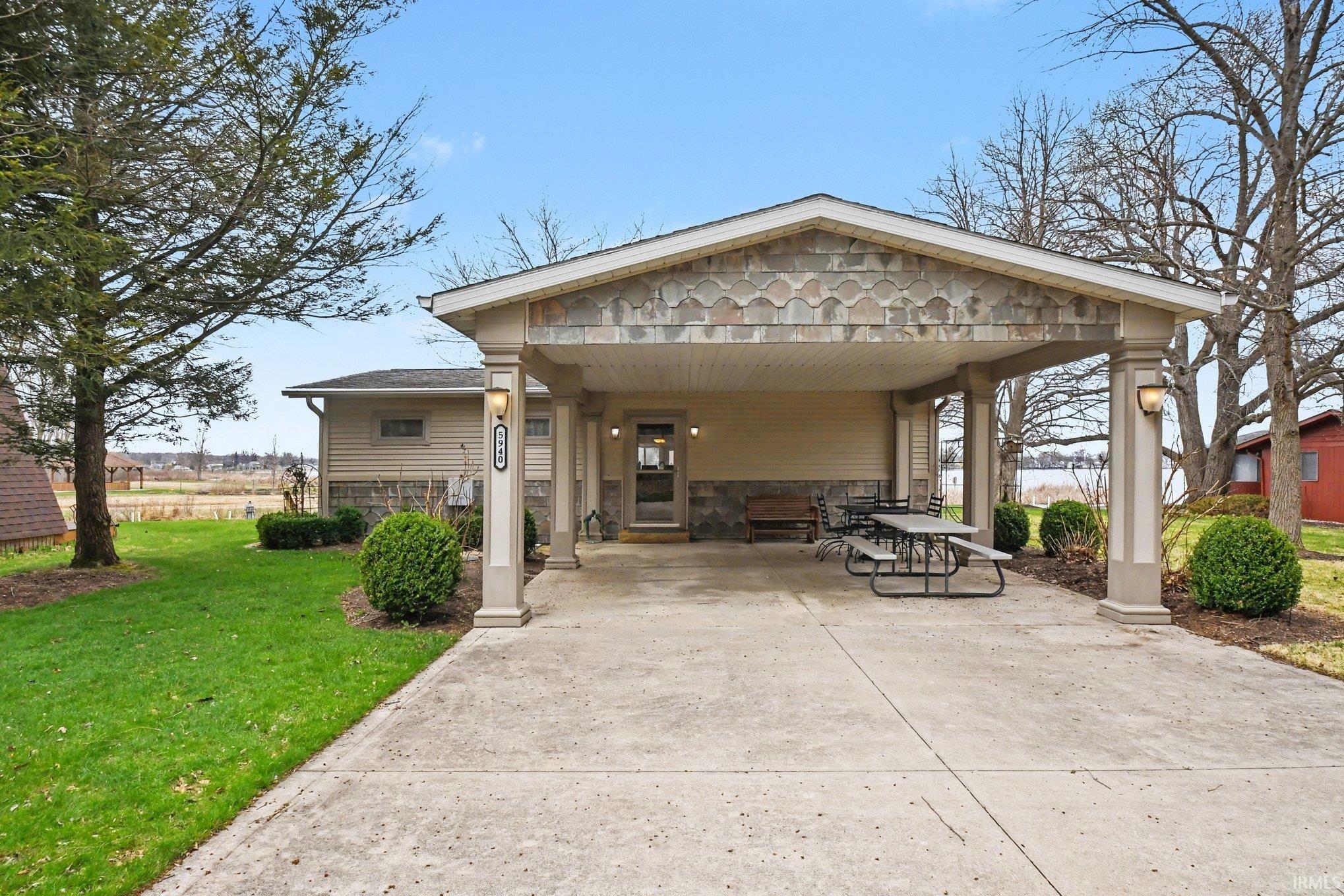 5940 East George Street Syracuse, IN 46567 - Photo 3 of 36