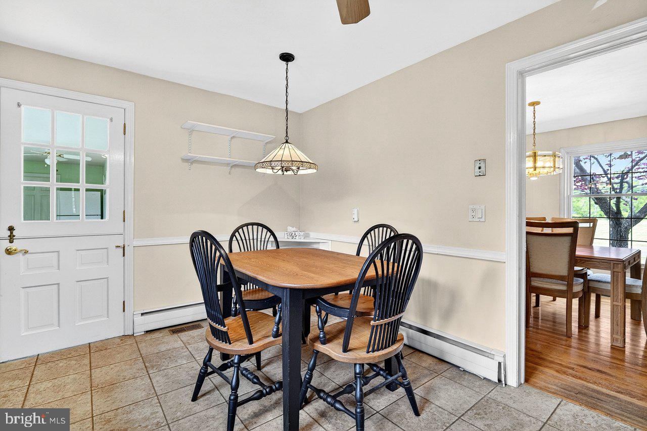 118 Bull Run Road Ewing, NJ 08638 - Photo 22 of 43 Charming dining nook with natural light.