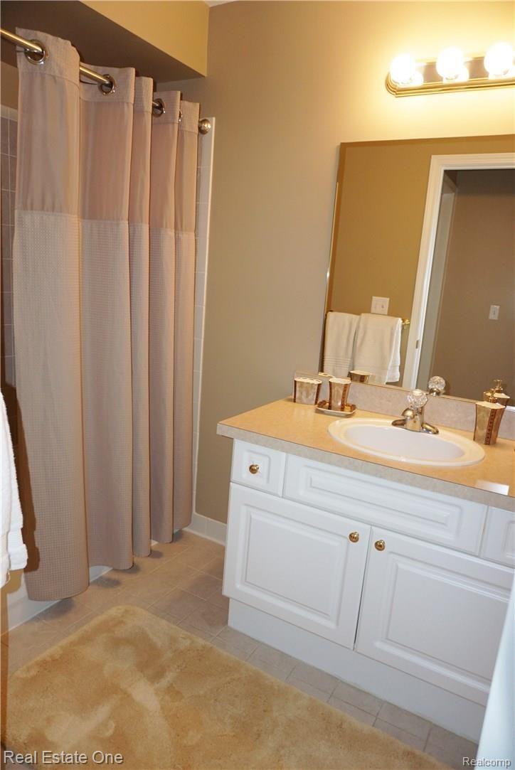 3637 Tremonte Circle, Unit 250 Rochester, MI 48306 - Photo 19 of 21 DSC03230.JPG