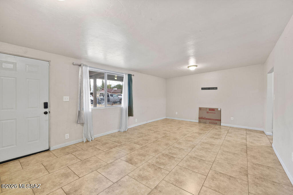 1301 West Kleindale Road Tucson, AZ 85705 - Photo 8 of 27 a view of an empty room with a window