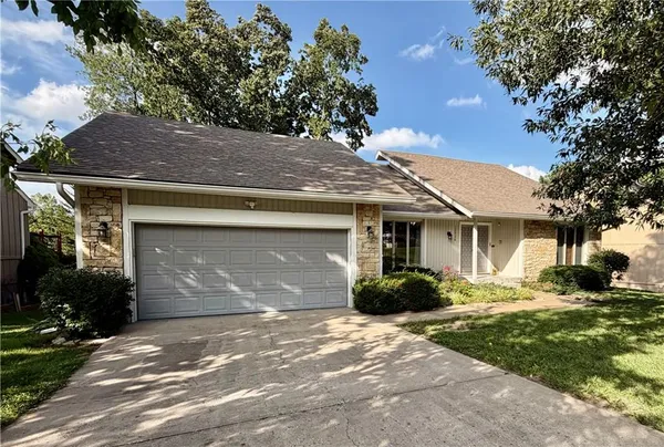 $600,000 | 12926 West 76th Terrace, Shawnee, KS 66216