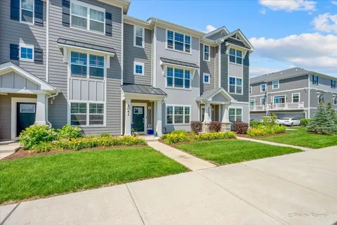 $417,900 | 2041 Sequoia Avenue, Mundelein, IL 60060