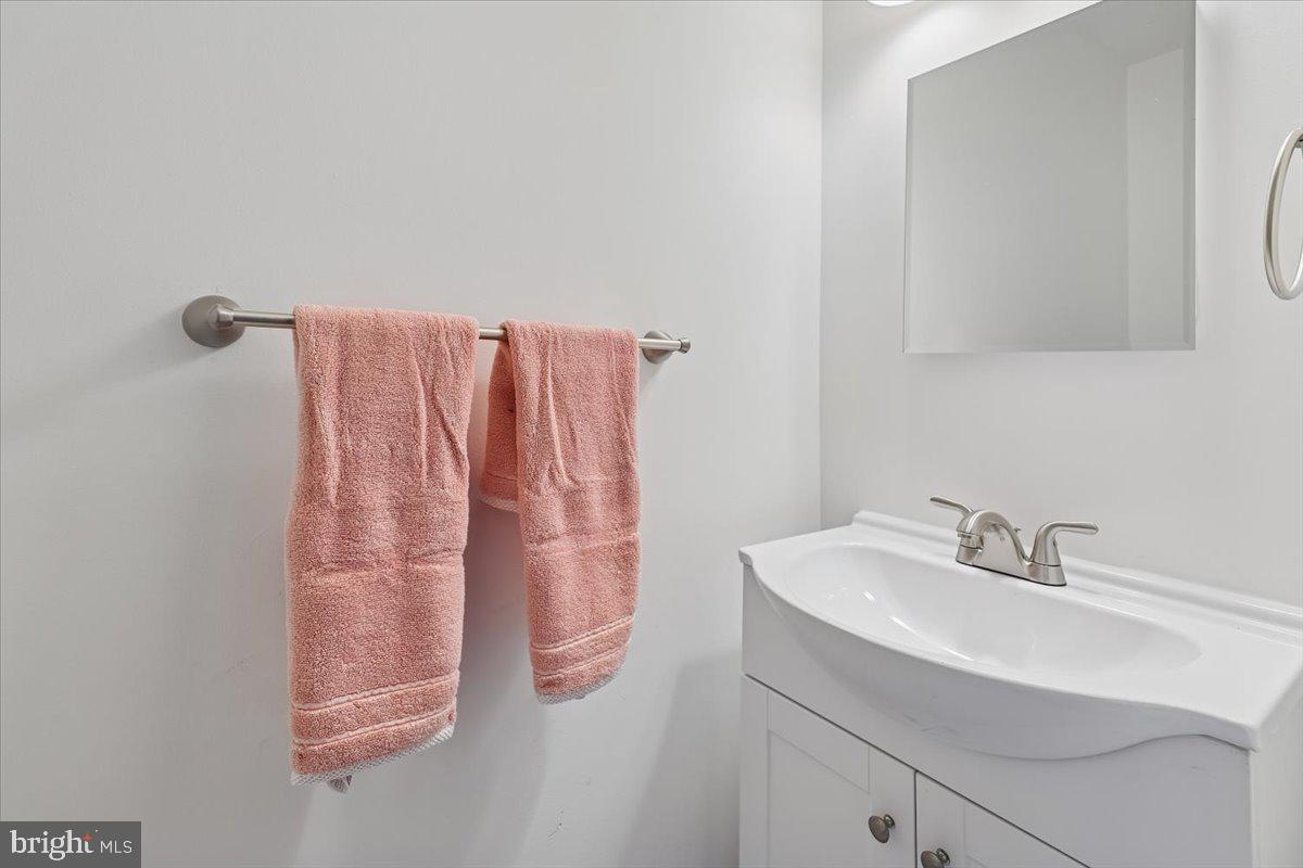10921 Harpers Square Court Reston, VA 20191 - Photo 28 of 33 a bathroom with a sink and a mirror